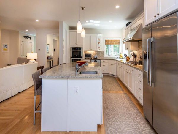 Cape Cod Home 994509
