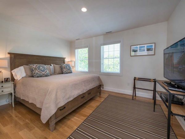 Cape Cod Home 994509