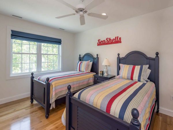 Cape Cod Home 994509
