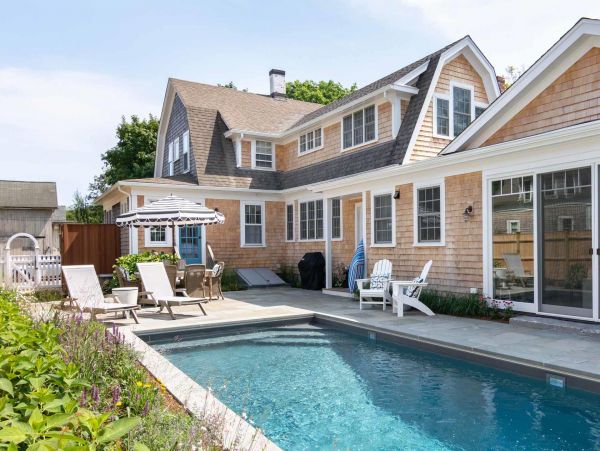 Cape Cod Home 994510