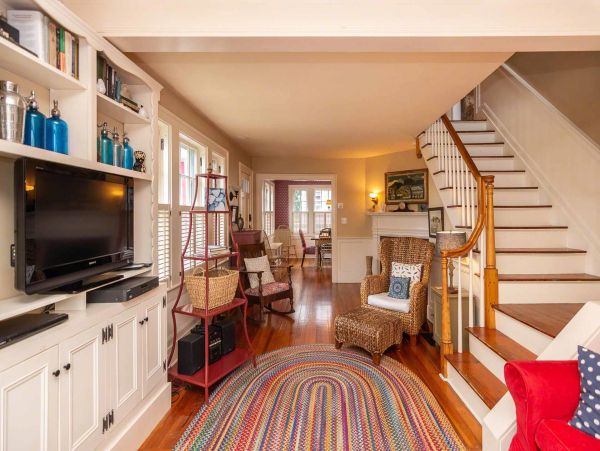 Cape Cod Home 994510