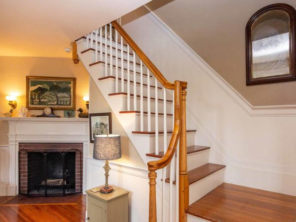 Cape Cod Home 994510