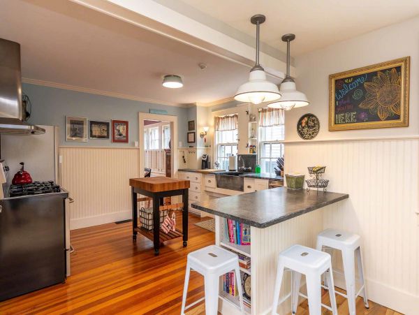 Cape Cod Home 994510