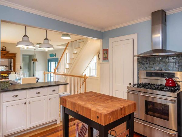 Cape Cod Home 994510