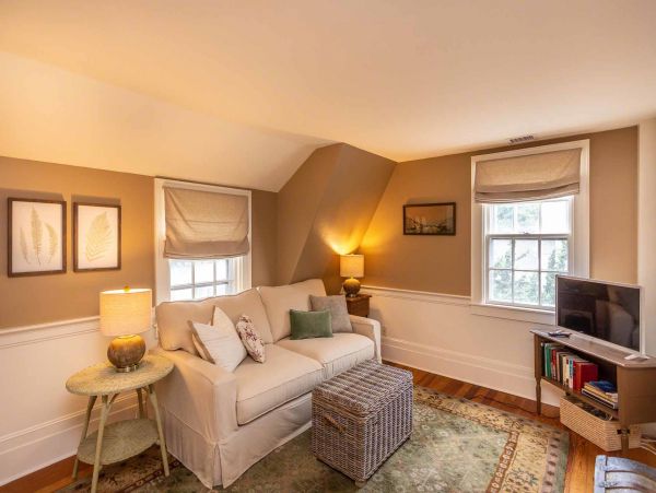 Cape Cod Home 994510