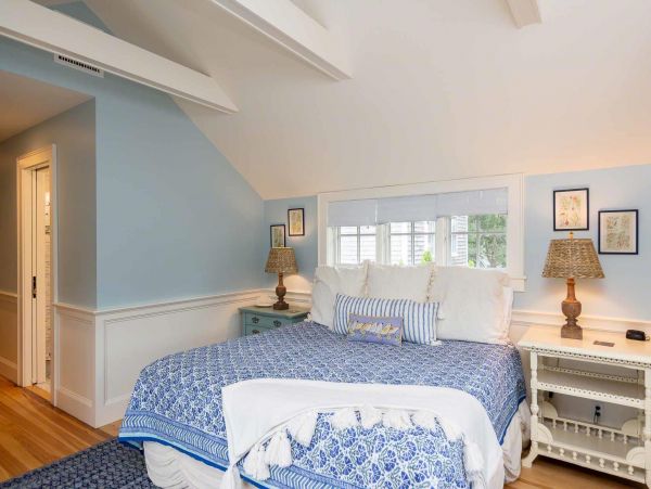 Cape Cod Home 994510