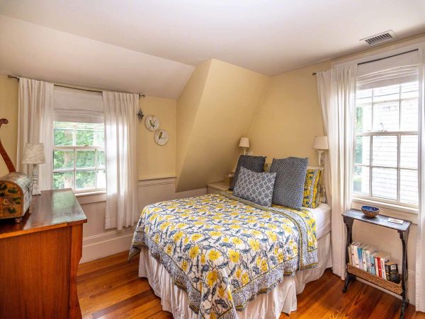 Cape Cod Home 994510