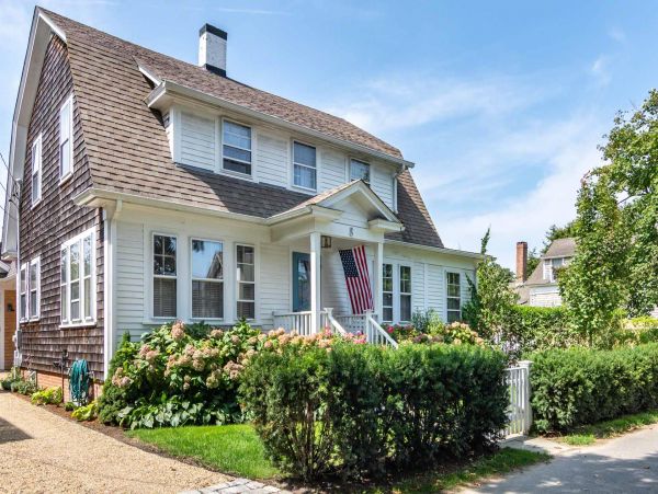 Cape Cod Home 994510