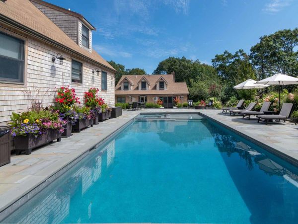 Cape Cod Home 994512