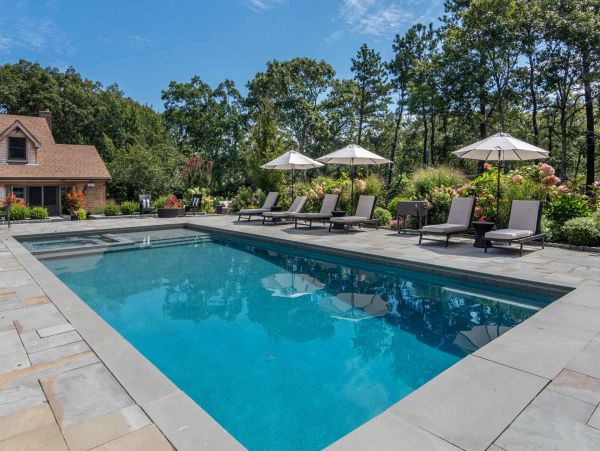 Cape Cod Home 994512