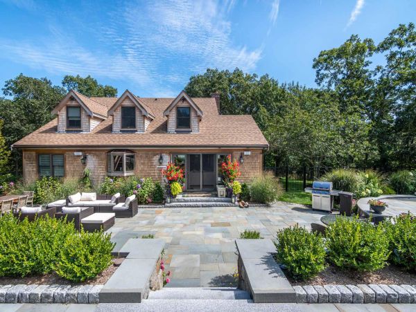 Cape Cod Home 994512