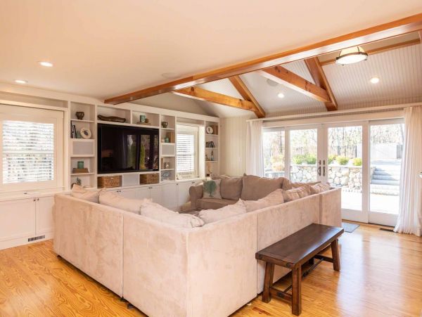 Cape Cod Home 994512