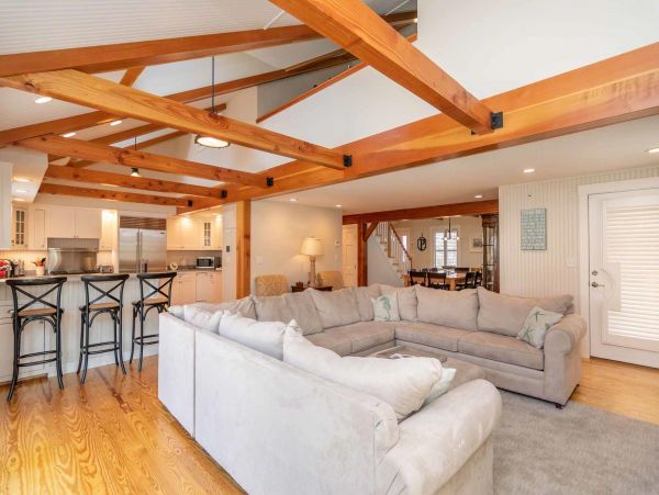 Cape Cod Home 994512