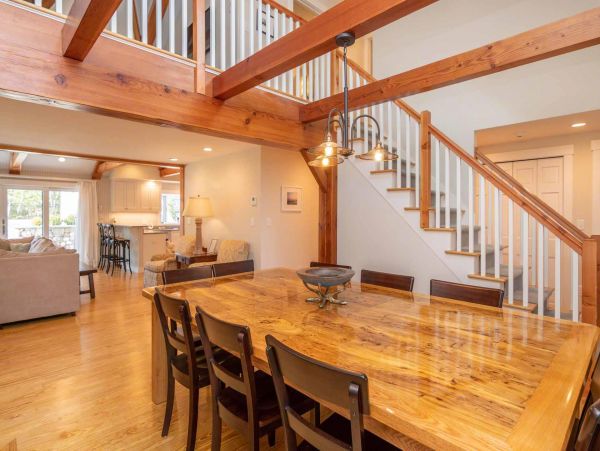 Cape Cod Home 994512