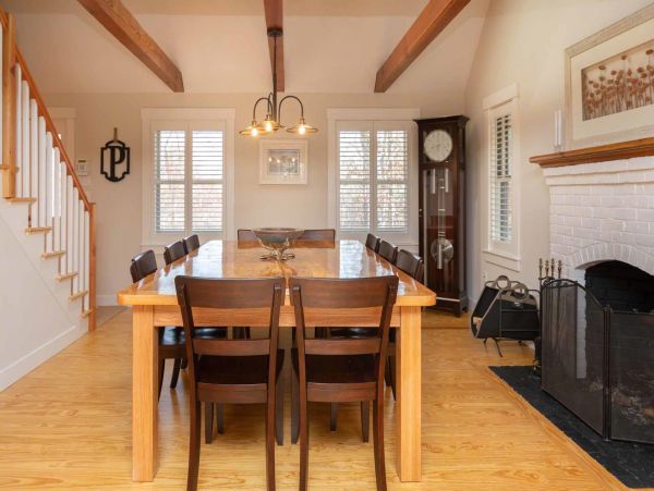 Cape Cod Home 994512