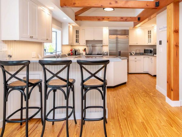 Cape Cod Home 994512