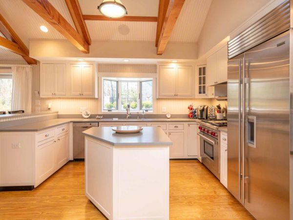 Cape Cod Home 994512