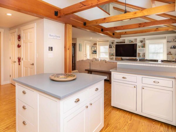 Cape Cod Home 994512