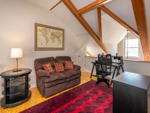 Cape Cod Home 994512