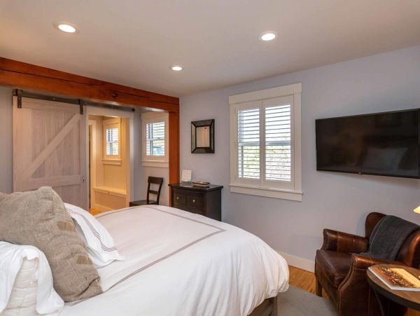 Cape Cod Home 994512