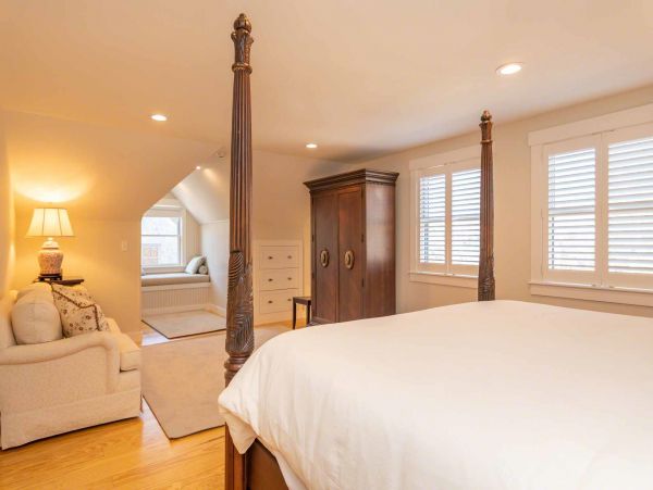 Cape Cod Home 994512