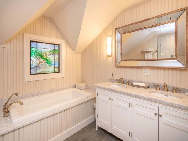Cape Cod Home 994512