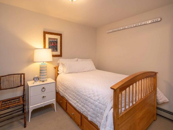 Cape Cod Home 994512