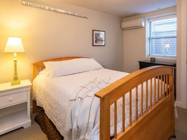 Cape Cod Home 994512