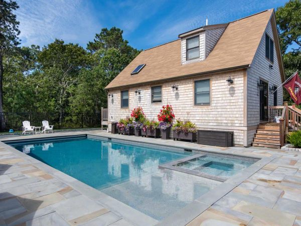 Cape Cod Home 994512