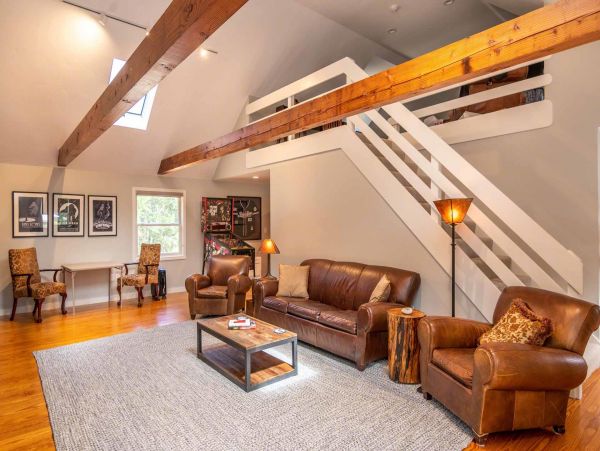 Cape Cod Home 994512