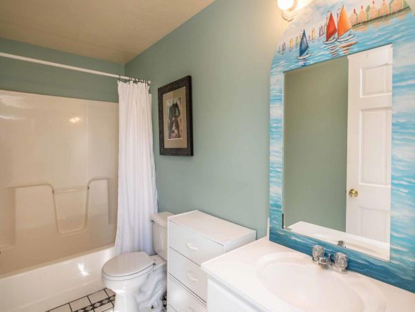 Cape Cod Home 994512