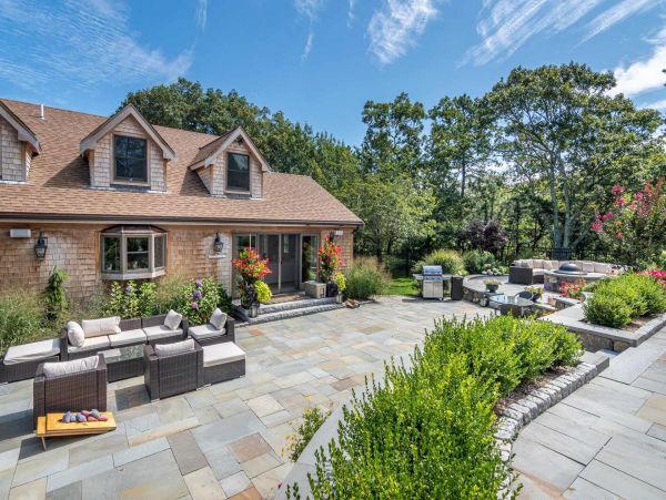 Cape Cod Home 994512