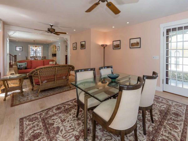 Cape Cod Home 994513