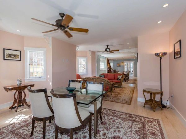 Cape Cod Home 994513