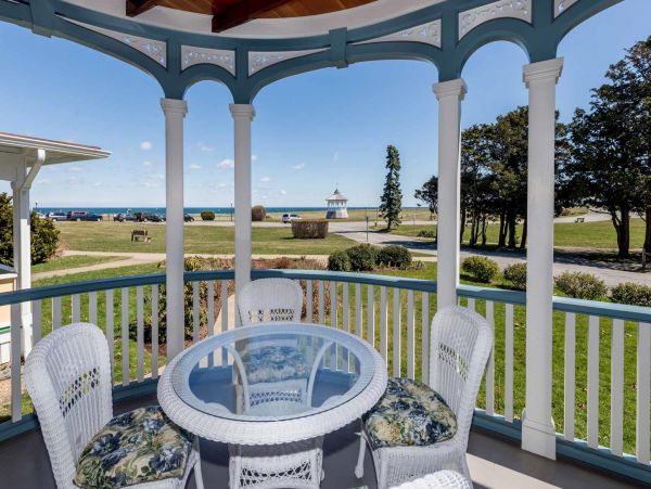 Cape Cod Home 994513