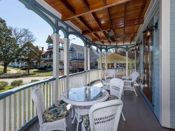 Cape Cod Home 994513