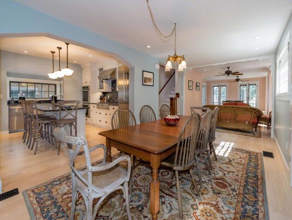 Cape Cod Home 994513