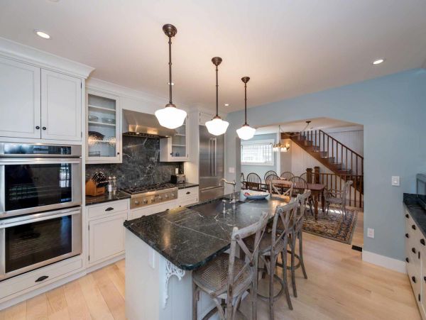 Cape Cod Home 994513
