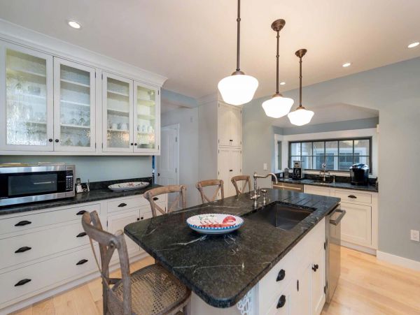 Cape Cod Home 994513