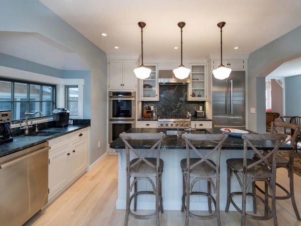 Cape Cod Home 994513