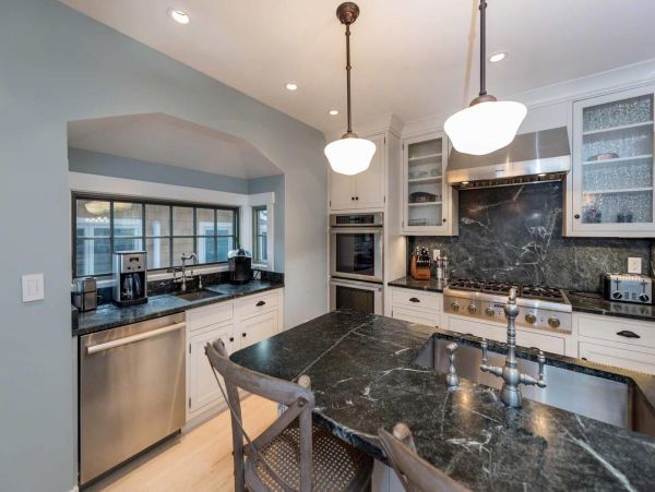 Cape Cod Home 994513