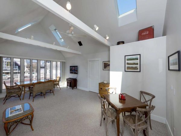 Cape Cod Home 994513