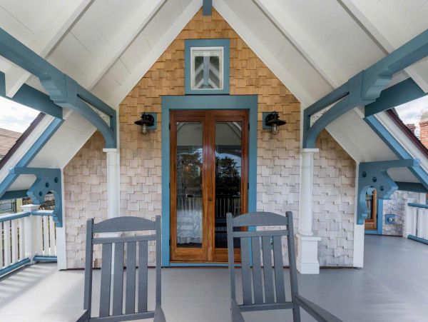 Cape Cod Home 994513