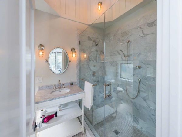 Cape Cod Home 994513