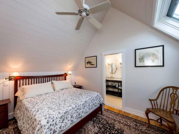 Cape Cod Home 994513