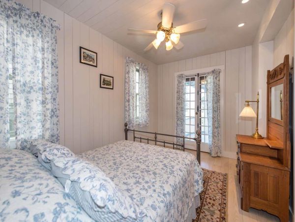 Cape Cod Home 994513
