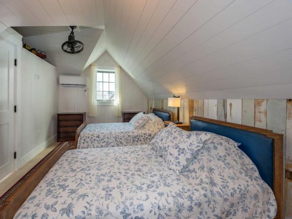 Cape Cod Home 994513