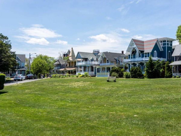 Cape Cod Home 994513