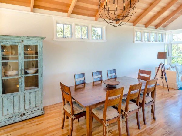 Cape Cod Home 994514