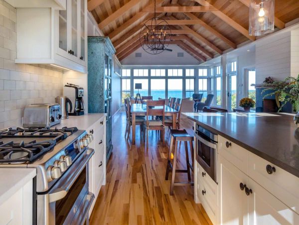 Cape Cod Home 994514